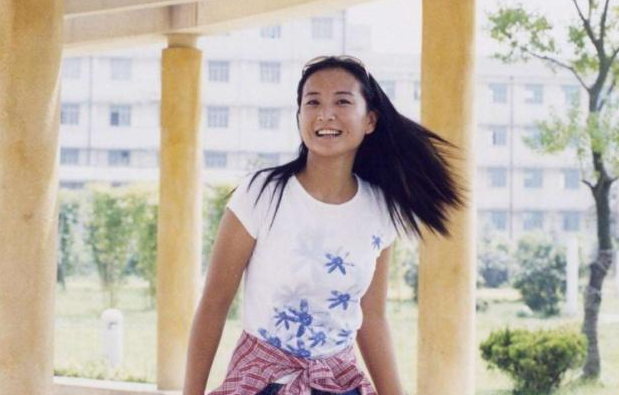 冯巩贾玲演的电影叫什么名字，贾玲和冯巩演的电视剧（李焕英》背后的悲伤故事）