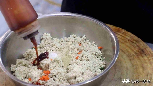 豆腐丸子的家常做法，家常自制肉丸子的做法（随便一煮根本不会散）