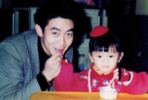 六小龄童女儿29岁还未嫁人，照片晒出后，网友：这谁敢娶？