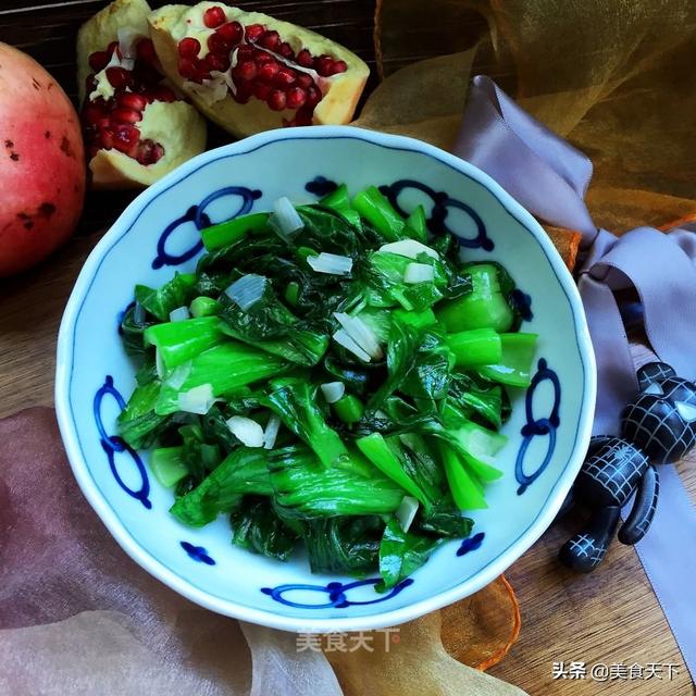 小油菜怎么炒才好吃，小油菜怎么样炒着翠绿（堪比五星饭店大厨哦）