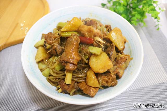 粉条炖土豆干的做法，粉条炖土豆的做法大全（一顿饭一个菜就够了）