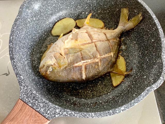 鳊鱼的做法 如何做鳊鱼，鳊鱼的做法（鳊鱼这么做）