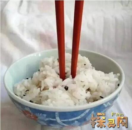 为什么不能用红笔写名字，为什么不能用红笔写人名（<死人名字是红色>）