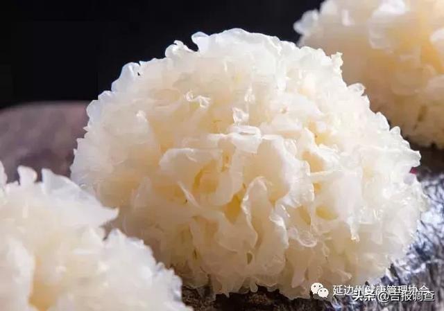 白色木耳的功效与作用，别把白木耳当作普通的佐餐小菜