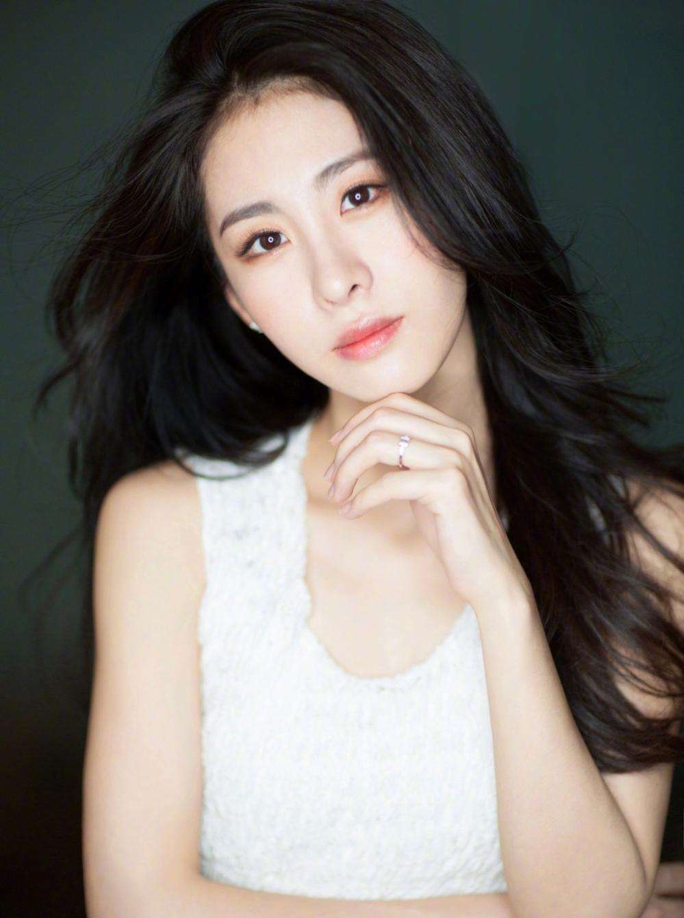 张碧晨唱一首歌多少钱(被请家长) - 价格百科