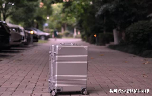 行李箱20寸有多大，行李箱26寸有多大（我们过国货90分金属登机箱使用心得。）