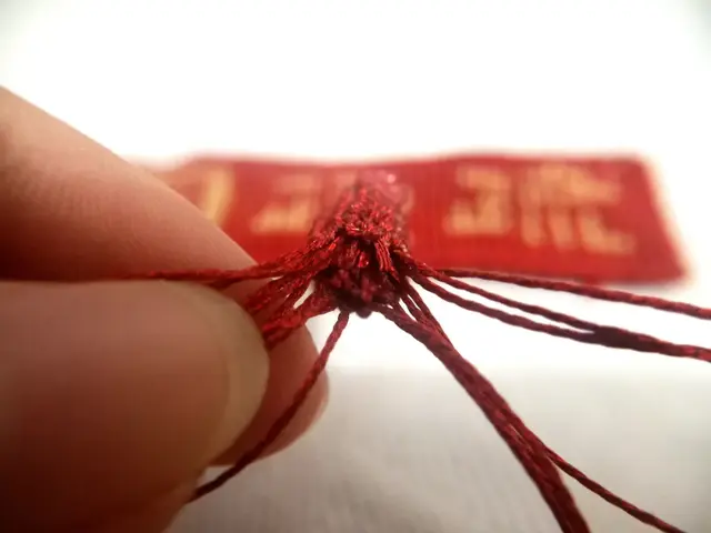 手工粽子怎么做简单又漂亮，手工五彩粽子制作方法（精致小巧的4角粽子）