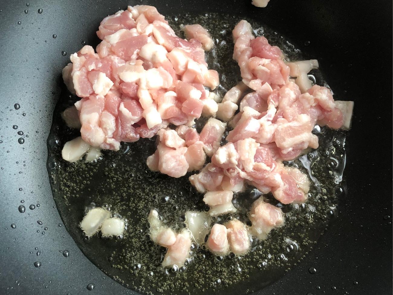 炸酱面的酱做法图解，炸酱面面酱的做法（最关键的核心就是酱料）