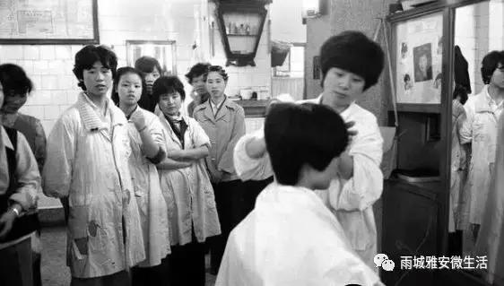冷色系女头/快乐是个奢侈品，微信头像，冷色系女头/快乐是个奢侈品（雅安：一城梧桐伴流年）