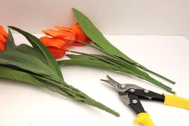 老式花束插花泥教程，老式花束插花泥教程图解（在旧鞋里插花）