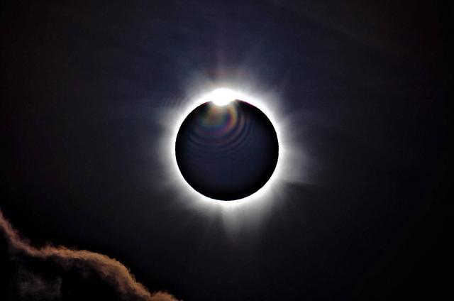 什么叫日食，什么叫日食月食（真实纪录天文奇观）