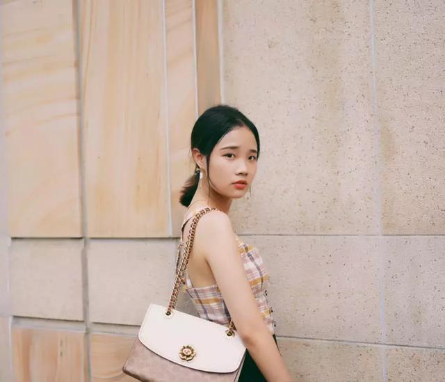 mk包包属于什么档次，MK包包属于什么档次（这五个颜值与质感均在线的包包品牌）