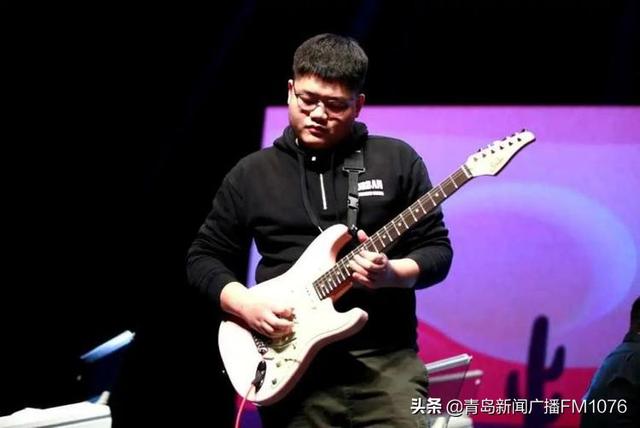明圣凯 老男孩，生活像一把无情的刀（第30届青岛国际啤酒节崂山会场之山音海乐“激情夏季”原创歌曲来了）