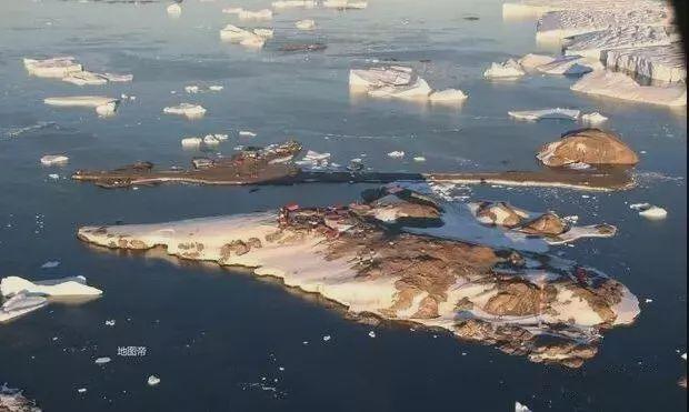 指南针红色的一头指向什么方向，指南针红色的一头指向什么方向蓝色（拿着指南针走到最南点后）