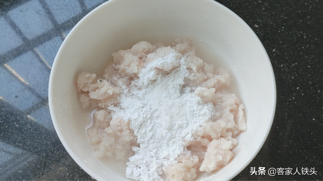 鱼肉丸该怎么做，60岁老厨师教的鱼丸做法