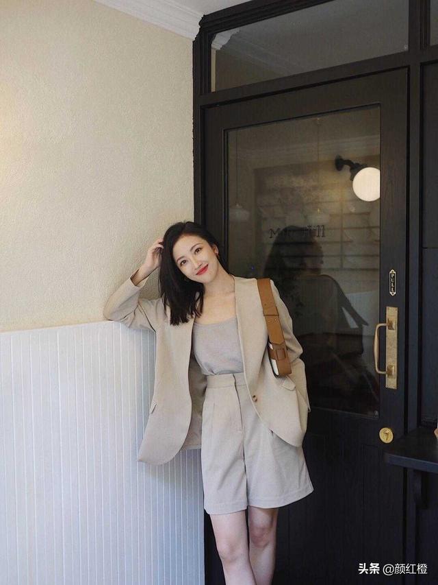 青灰色是什么颜色，正常的平菇是什么颜色（35+女性穿衣千万别盲从）