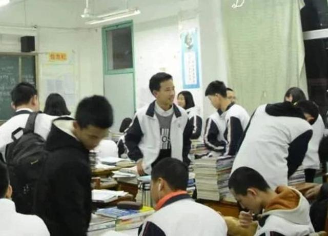 男生什么时候变声，男生青春期变声（青春期男孩“变声”后）