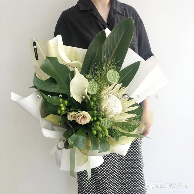 莲蓬的寓意是什么呢，莲蓬的寓意是什么呢英语（，“蓬”在手心，是夏天该有的绿呀）