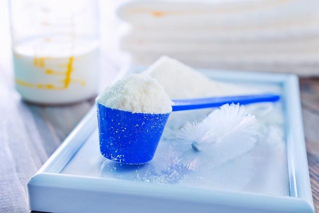 宝宝奶粉怎么选，宝宝奶粉怎么选合适（奶粉挑选不当会危害宝宝健康）