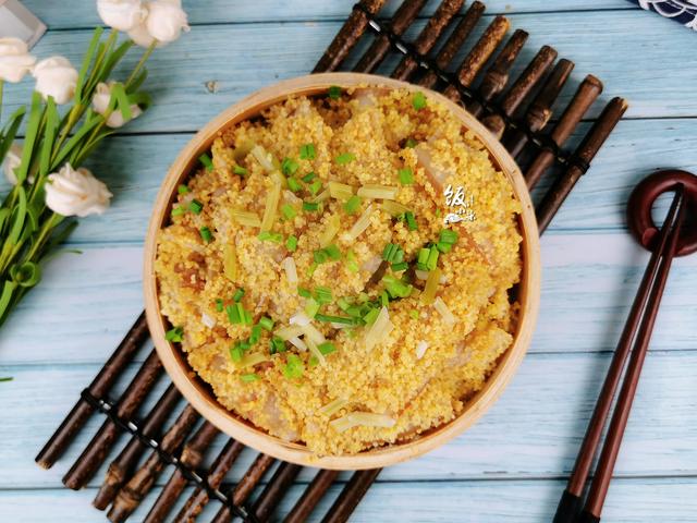 小米蒸肉怎么做，小米粉蒸肉怎么做（小米别只会熬粥了）