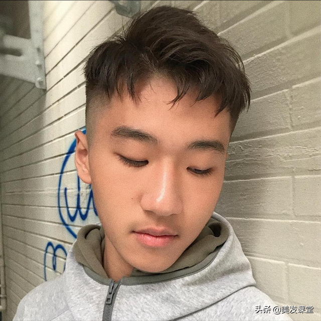 男生在家怎么做挑染，男生在家怎么染头（经典又百搭的色卡存起来）