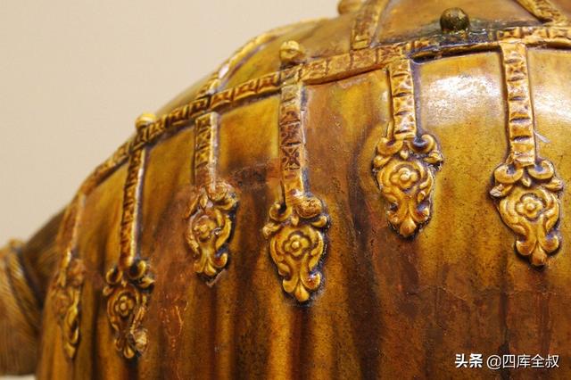 唐三彩是哪三彩，唐三彩有什么（西安、洛阳两地出土的唐三彩）