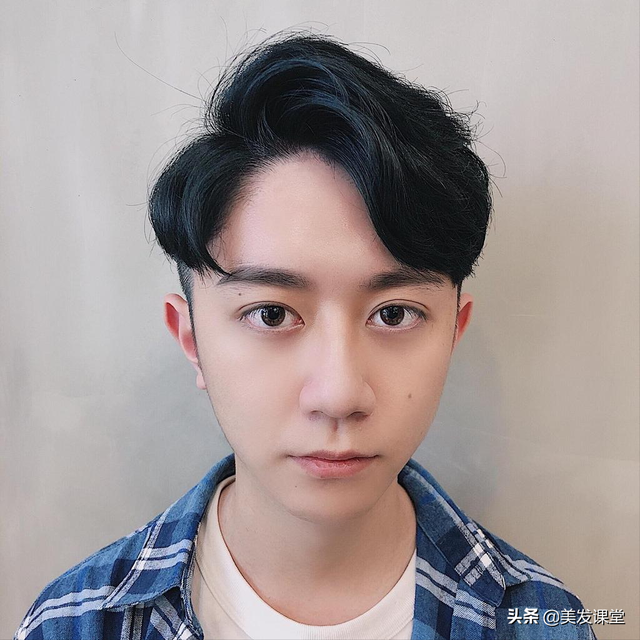 男生在家怎么做挑染，男生在家怎么染头（经典又百搭的色卡存起来）