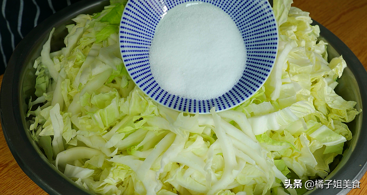 图片[3]-【酸白菜】做法步骤图 做一次能吃3个月不坏 比辣白菜还好-起舞食谱网