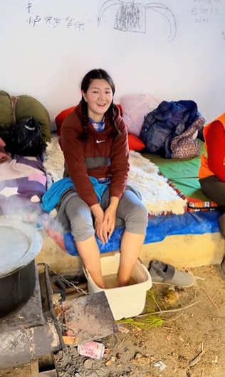 降央卓玛是男是女，降央卓玛照片（37岁降央卓玛太接地气）