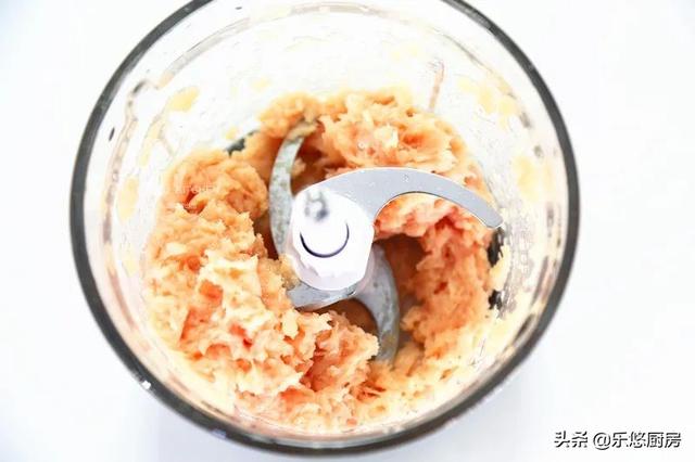 鸡肉饼的做法，汉堡鸡肉饼的做法（减肥也不用吃的太素）