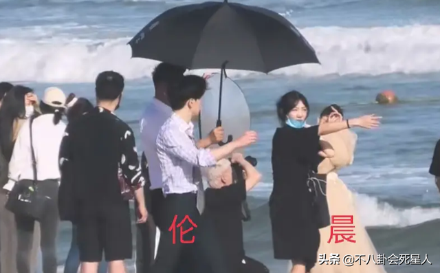 angelababy邓伦，邓伦ANGELABABY实锤了吗（邓伦偷看金晨引起争议）