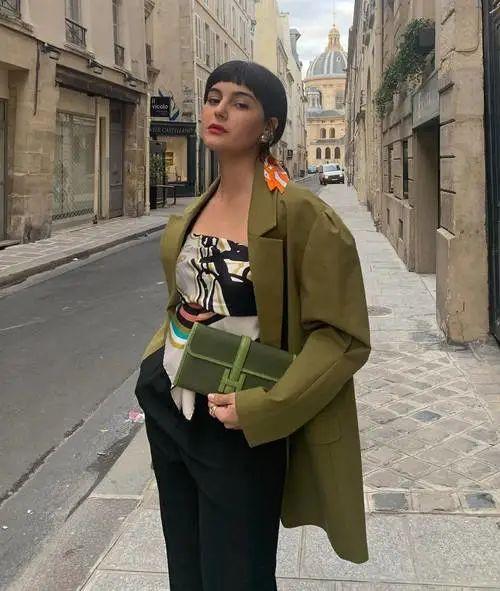 橄榄绿是什么颜色，翡翠橄榄绿是什么颜色（橄榄绿正在悄悄的流行…）