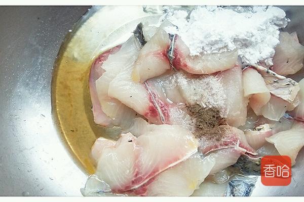 酸菜鱼火锅怎么做，酸菜火锅鱼怎么做好吃（这样做家庭版麻辣酸菜鱼火锅）