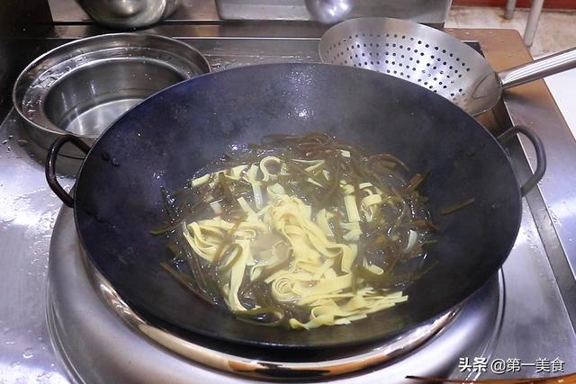 大烩菜的家常做法，排骨大烩菜的家常做法（好吃好做、边吃边流汗）