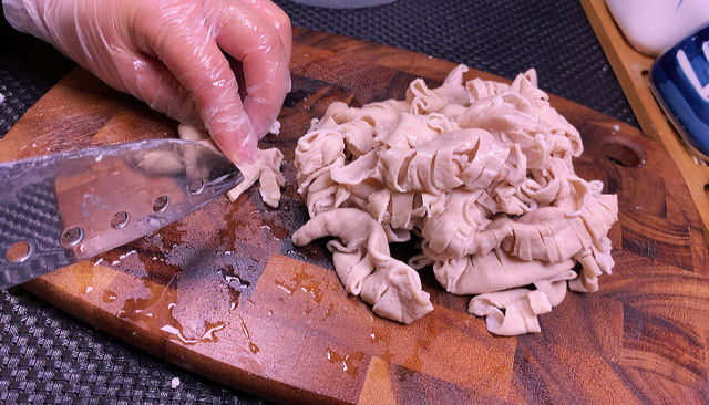 猪大肠的做法大全视频，猪大肠怎么做的最好吃（肥肠怎么洗，才干净无腥臭味）