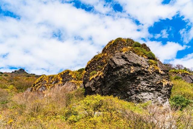 梵净山在哪里呢，梵净山在哪里个省哪个市（北半球最古老的生态乐园）