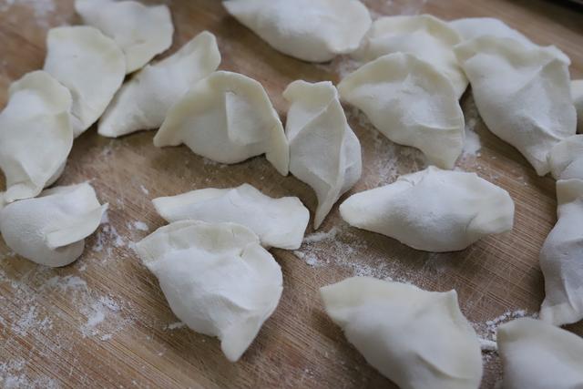 生煎饺子怎么煎，水煎饺子怎么煎才好吃（皮焦馅嫩超美味）