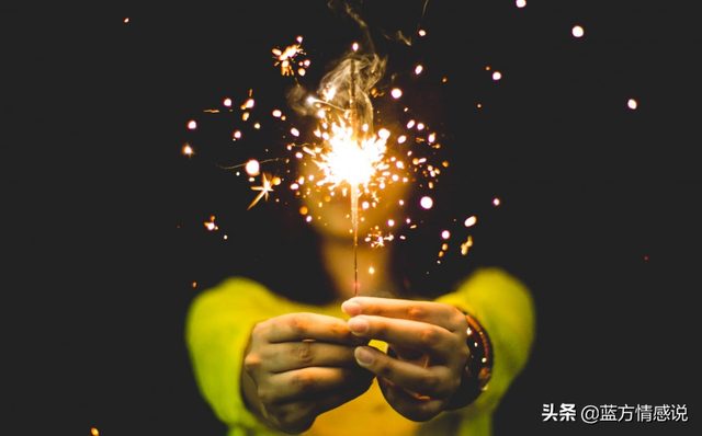 小三都是怎么哄男人开心的，能让男人瞬间就哭的话（靠哄就能够把出轨男人彻底拿捏住）