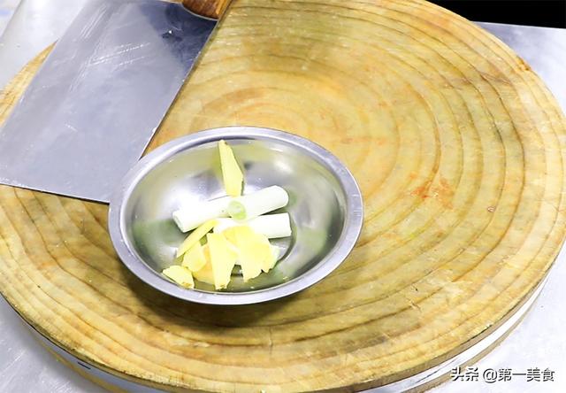 先炖后炸羊排的做法，炸羊排之前要不要煮一煮（手撕羊排还能这样做）