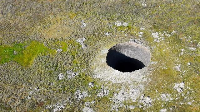 西伯利亚神秘巨洞，探秘最大的地下洞穴（北极出现17个神秘巨洞）