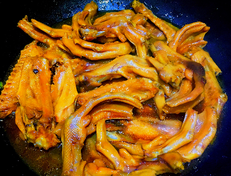 在家卤食怎么做，在家怎样做卤菜（卤鸭掌家常做法）