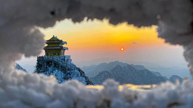 老君山在什么地方，老君山在什么地方是哪个省（老君山云海平均每年多达130天）