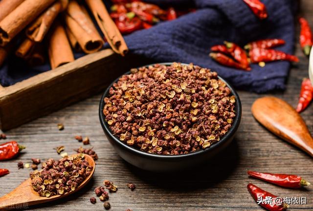 清炖鸭汤，清炖鸭汤怎么做好吃（加3样”的窍门）