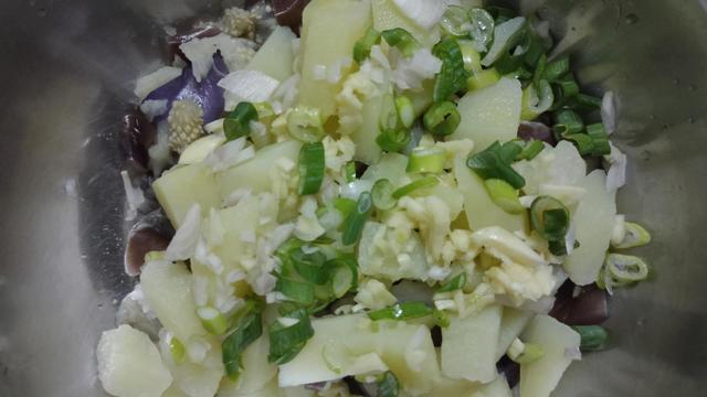 怎样用刀将不规则的土豆切菱形长块，怎样把土豆片切成菱形（不到5块钱的减肥餐）