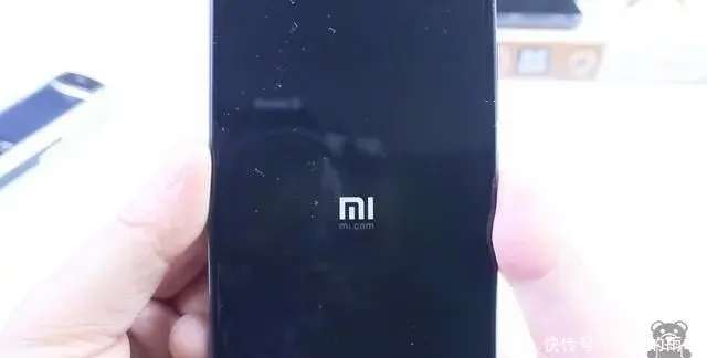 手机密码忘了怎么开锁，手机密码忘了该怎么开锁（维修师傅告诉你按住这里就解开）