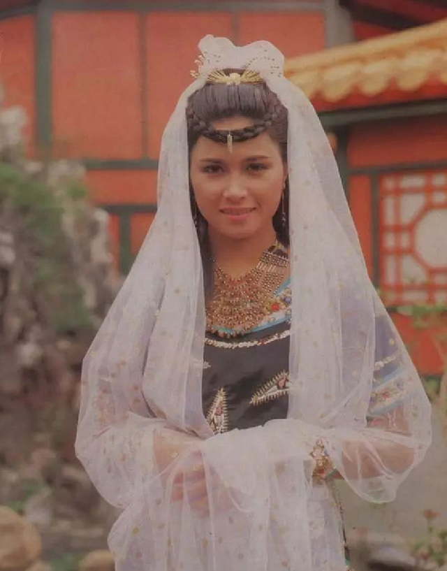 小昭扮演者，少年派小昭扮演者（这9位女星都演过小昭）