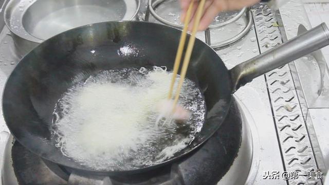 虾球怎么做好吃又简单，简单虾球的做法（厨师长分享一道经典做法）