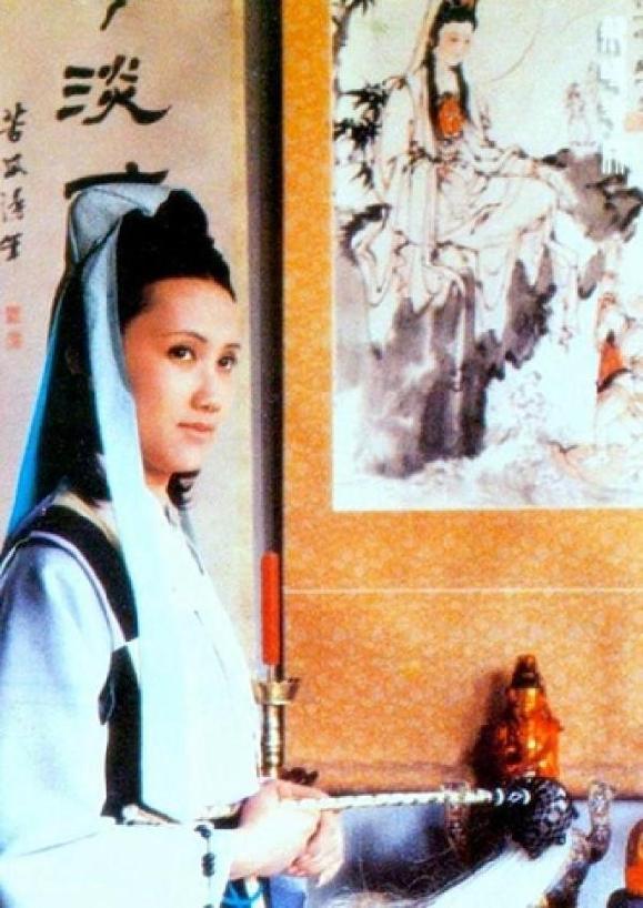 男人喜欢倔强清高的女人，优秀男人喜欢三种女人（为什么没几个人喜欢她）