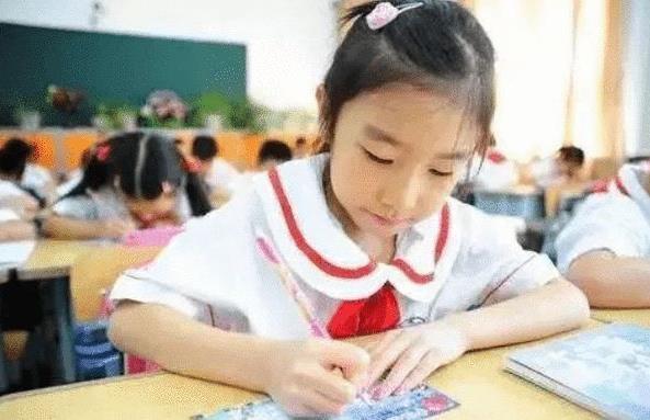 几岁读六年级，6岁读几年级（有关小学生上学年龄这个问题）