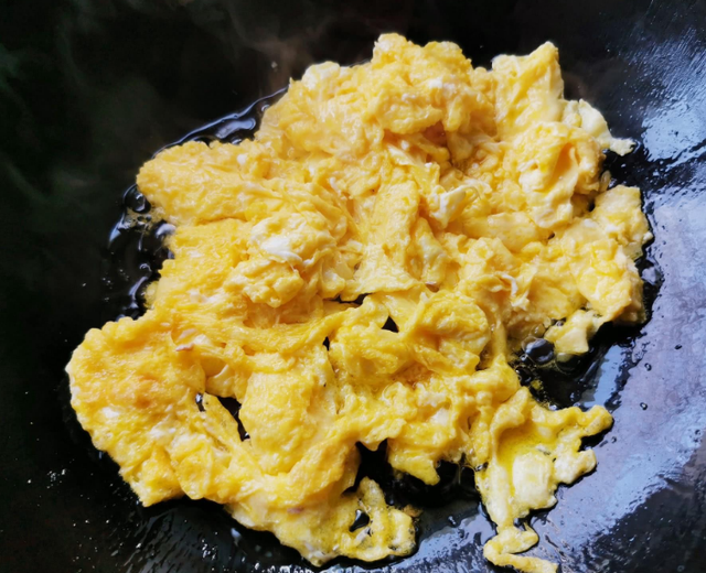 白玉菇不焯水有毒吗，白玉菇做汤用焯水吗（白玉菇这样做太美味了）